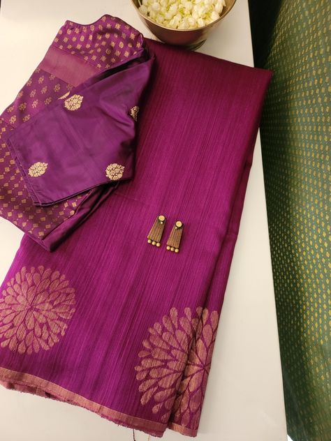 Magenta Matka silk saree with large floral weave above the selvedge through out the body in gold zari. The pallu of the saree is also woven in magenta with large floral pattern as in the body. Overall, this saree is a stylish and sophisticated choice for a formal occasion and it will be a timeless and elegant addition to any wardrobe. Blouse: Magenta Matka silk self Matka Silk Saree, Pearl Blouse, Blouses Designs, Desi Outfits, Matching Jewellery, Dress Book, Indian Saree Blouse, Indian Saree Blouses Designs, Simple Sarees