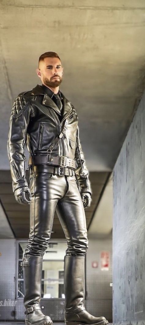 Leather Jacket Outfit Men, Leather Fashion Men, Mens Riding Boots, Mens Leather Clothing, Horse Riding Clothes, Suits Men Business, Handsome Older Men, Bear Men, Leather Jacket Outfits