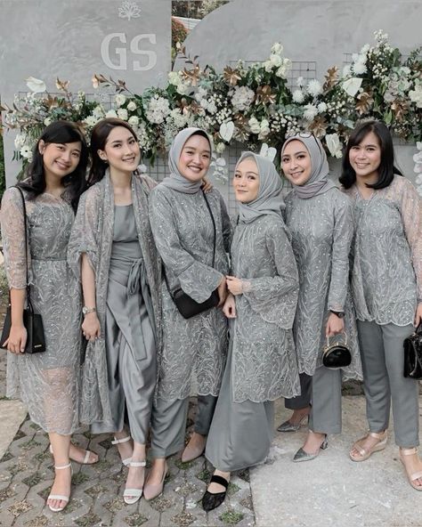 Dress Bridesmaid Brokat, Bridesmaid Dresses Brokat, Kebaya Brokat Modern Simple, Inspirasi Bridesmaid Hijab, Bridesmaid Brokat, Baju Bridesmaid Muslim, Dress Kondangan Simple, Inspirasi Kebaya Bridesmaid, Dress Kondangan Modern