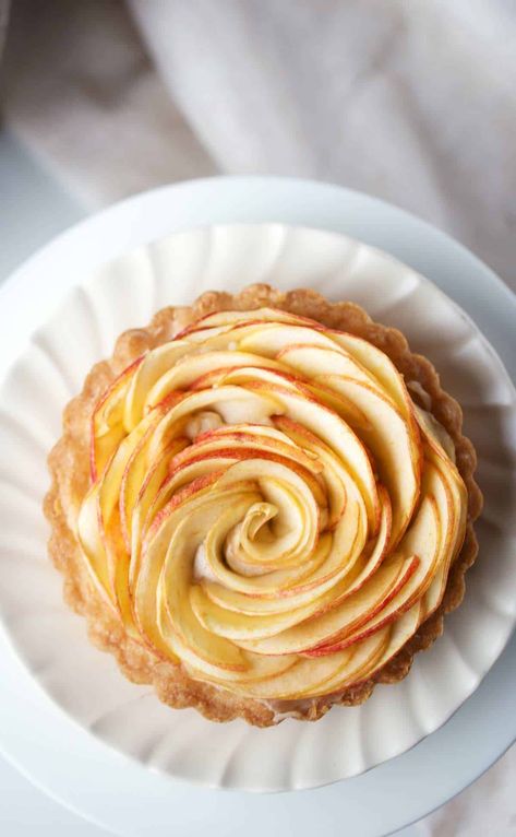 Shortbread Tart Crust, How To Make Tart, Mini Apple Tarts, Shortbread Tart, Rose Tart, Apple Rose Tart, Mini Tart Shells, Tart Crust, Apple Tart Recipe