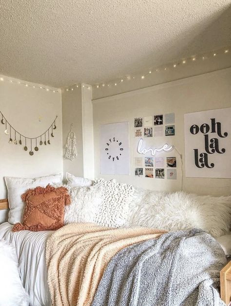 Wall Collage Pictures Aesthetic Dorm, Dorm Bed Pillows, Dorm Room With Lights, Colorful Minamilist Bedroom, Dorm Room Ideas High Bed, Wall Decor College Dorm, Long Wall Decorating Ideas Bedroom, Dorm Lights Ideas, Color Schemes For Dorm Rooms