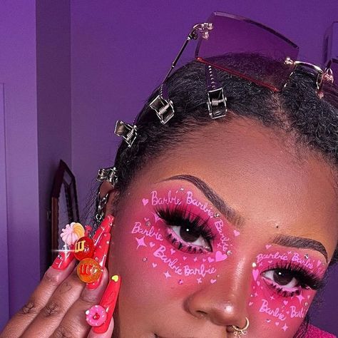 Kayla| Beauty/Fashion Content Creator💄 on Instagram: "Black Barbie 🤭💕💖 hand drawing “Barbie” 12 times took a lot longer than I thought it would! Lol MAKEUP DETAILS: Brows: Eyes: @beautycreations.cosmetics Eyeshadow base “Barbie Pink” @colourpopcosmetics “Ooh la la” shadow palette, shade “Sand Bar” @nyxcosmetics vivd brights liquid eyeliner “Sneaky Pink” @nyxcosmetics epic wear liner stick “Pink Spirt” @nyxcosmetics epic wear waterproof liner Base: Lips: . . . . #barbiemakeup #pinkmakeup #mak Barbie Themed Makeup, Black Barbie Makeup, Barbie Makeup Ideas, Pink Barbie Makeup, Drawing Barbie, Barbie Eyeshadow, Lol Makeup, Barbie Photoshoot, Fashion Show Makeup