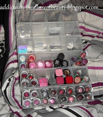 DIY Lipstick Holder. Made by gluing together a couple of the q-tip/cotton ball pack you buy at Dollar Tree. Nice! Diy Lipstick Holder, Tree Makeup, Dollar Tree Makeup, Makeup Vanity Storage, Organize Makeup, How To Make Lipstick, Eye Pencils, Diy Makeup Storage, Lipstick Organizer