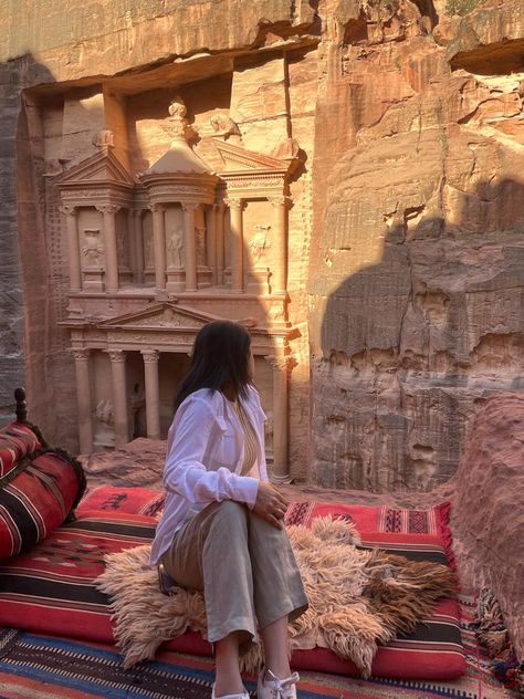 Summer In Jordan, Jordan Middle East Aesthetic, Jordan Egypt, Jordan Holiday, Jordan Travel Aesthetic, Jordan Aesthetic Country, Petra Jordan Aesthetic, Jordan Vacation, Jordan Country Aesthetic