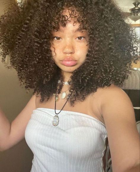 #explore #explorepage #pretty Curly Hair Cuts Medium Length 3c, Asian With Curly Hair, Curly Hairstyles Down, 3c Afro, 3c Hair, Beautiful Curly Hair, Hairdos For Curly Hair, Coily Hair, Hair Inspo Color