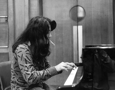 Martha Argerich, Piano Photography, Piano Competition, Classical Music Composers, Classical Musicians, Music Theater, Music Composers, Photojournalism, Young Artist