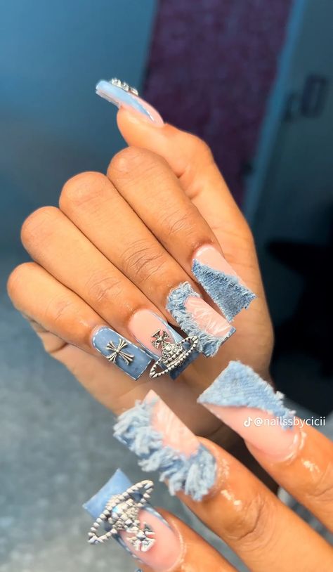 Blue N White Nails, White And Blue Nails Acrylic, Blue Nails Acrylic, White And Blue Nails, Teal Acrylic Nails, Blue And White Nails, Junk Nails, Acrylic Nails Coffin Pink, Acrylic Nails Coffin