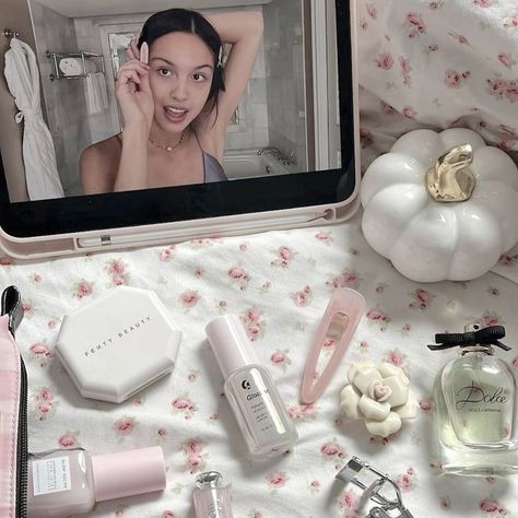 Vogue Beauty Secrets, Olivia + Core + Aesthetic, Pink Aura, Mac Book, Vogue Beauty, Pink Vibes, Pink Girly Things, Everything Pink, Pink Princess