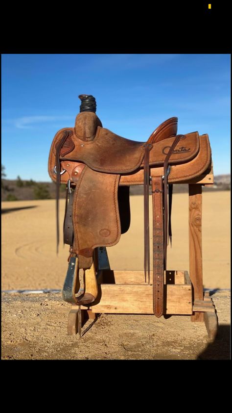 Rope Saddles, Cowboy Core, Saddle Making, Horse Tack Rooms, Wade Saddles, Roping Saddles, Western Horse Saddles, Longhorn Cattle, Custom Saddle