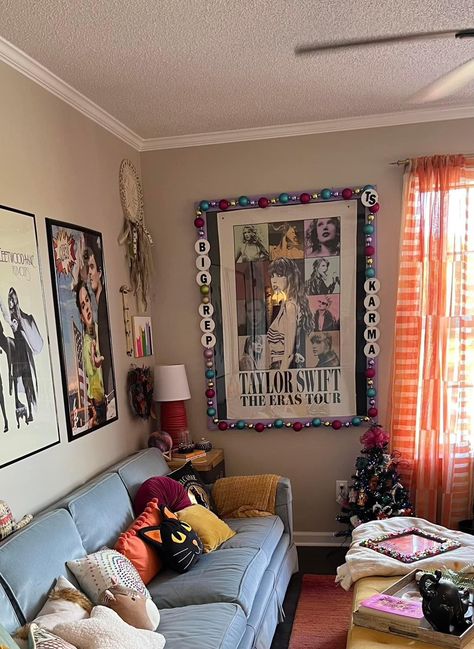 Taylor Swift Room Decor, Taylor Swift Room, Taylor Swift House, Sarah Taylor, Swift Bracelets, Taylor Swift Christmas, Taylor Swift Birthday, Taylor Swift Tour Outfits, Estilo Taylor Swift