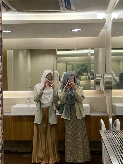 Matchy Outfit, Dark Sage, Ootd Inspo, Outfit Hijab, Aesthetic Clothing, Green Outfit, Green Brown, Skirt Fashion, Sage Green