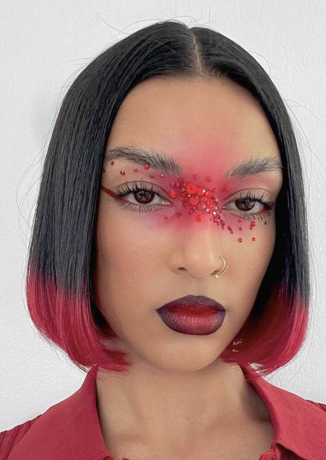 Balayage Red, Red Eyeshadow Look, Film Makeup, Red Makeup Looks, Gem Makeup, Cut Crease Eyeshadow, Drag Make-up, Red Balayage, Rhinestone Makeup