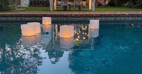 Diy Floating Lanterns How To Make, Diy Floating Lanterns, Floating Pool Candles, Floating Water Lanterns, Pond Party, Homemade Lanterns, Floating Paper Lanterns, Pool Candles, Floating Pool Lights