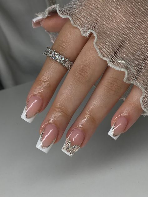 Champagne Short Nails, Prom Nails Rose Gold Champagne, Pretty Birthday Nails Short, Small Tips Nails, Nail Ideas For Teenagers, Champagne Nails Short, Birthday Nail Set Ideas Short, Teacher Nail Designs, Latina Acrylic Nails Short