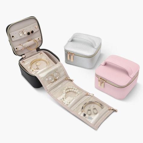 This is the travel-sized jewelry case that keeps earrings, necklaces, rings, and other valuables neatly stored and secure. Small Travel Jewelry Case, Travel Jewellery Case, Mini Jewelry Case, Organized Jewelry, King Anime, Mini Makeup Bag, Luxury Bags Collection, Hammacher Schlemmer, Makeup Accesories