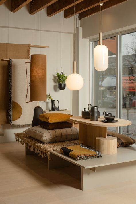 Japandi Retail Store, Scandi Shop Interior, Mid Century Store Design, Small Furniture Store Design, Loft Store Design, Decoration Store Design, Retail Furniture Store Interior Design, Furniture Shop Design Interiors, Japandi Store Design