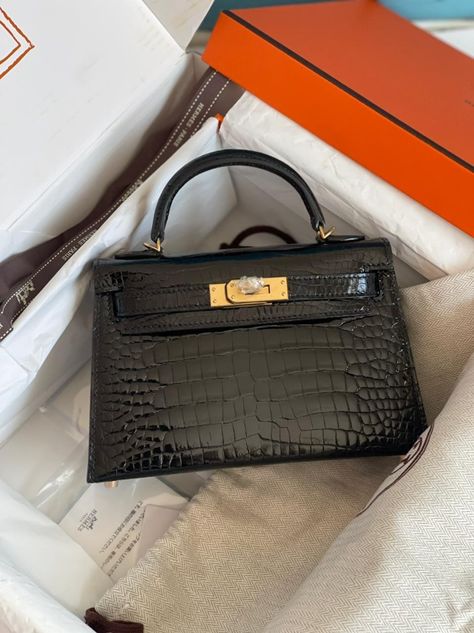 Mini Birkin Bag, Birkin Bag Hermes, Classy Bags, Chanel Handbags Classic, Expensive Bag, Hermes Kelly Bag, Luxury Bags Collection, Aesthetic Bags, Favorite Purse