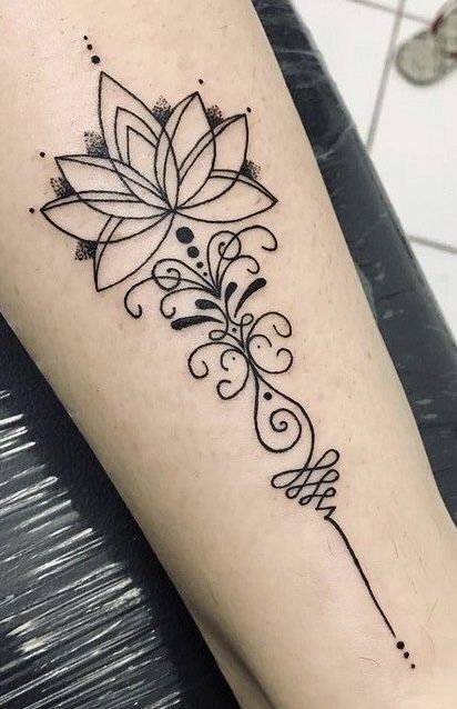 Lotusblume Tattoo, Floral Back Tattoos, Tato Tradisional, Tattoo Tiger, Artsy Tattoos, Tato Minimal, Simple Tattoos For Women, Tattoo Thigh, Henna Inspired Tattoos