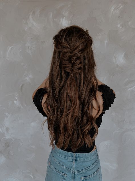 Fishtail Wedding Hair, Waves Bridal Hair, Cute Curly Hairstyle, Hair Inspo Long, Fishtail Braid Wedding, Bridal Fishtail Braid, Curly Hairstyle Ideas, Fishtail Hairstyles, Prom Hair Medium