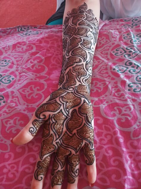 Moglaimehndi Design, Black Mehndi Designs, Black Mehndi, Front Mehndi Design, Indian Mehndi Designs, Indian Mehndi, Mehndi Design Pictures, Pakistani Women, Modern Mehndi Designs