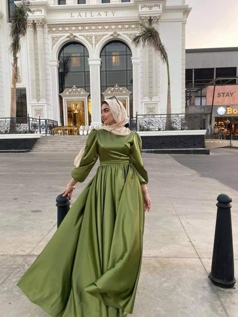 Graduation Dress Hijab Simple, Satin Dresses Modest, Satin Silk Dress Hijab, Modest Satin Dresses, Simple Satin Dress Hijab, Hijabi Satin Dress, Simple Dresses For Hijab, Green Dress Hijab, Hijab Dresses Soiree