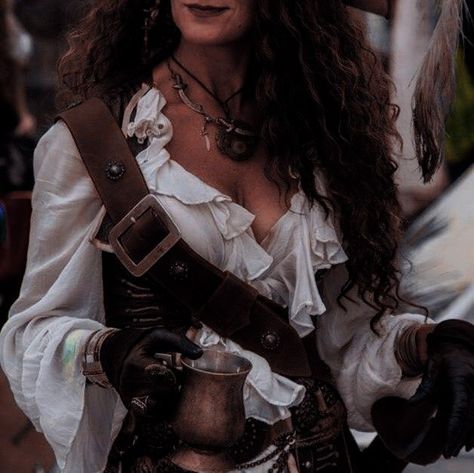 Pirate Female Aesthetic, Fantasy Pirate Aesthetic Outfit, Lady Pirate Aesthetic, Sapphic Pirates, Pirate Aesthetic Female, Pirate Princess Aesthetic, Fantasy Pirate Aesthetic, Pirate Woman Aesthetic, Pirate Queen Aesthetic