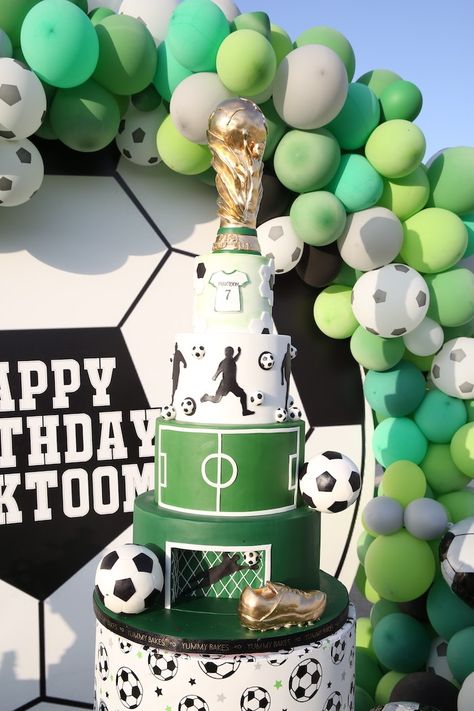 Soccer Party Backdrop Ideas, Soccer Theme Backdrop, Soccer Party Backdrop, Soccer Birthday Party Cake, Pastel Futbol Soccer, Football Theme Cake Boys, Soccer Theme Birthday Cake, Birthday Cake Soccer, Soccer Backdrop