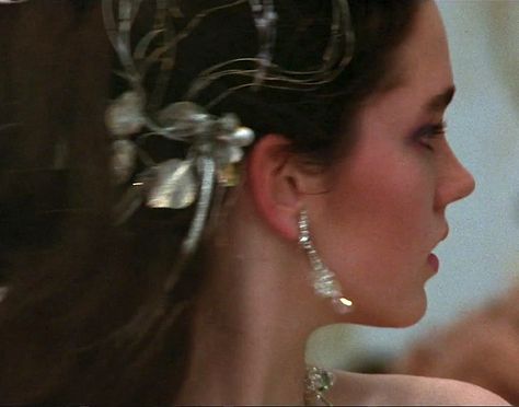 Jennifer Connelly as Sarah Williams in Labyrinth - 1986 Jennifer Connelly, Labyrinth, We Heart It, A Woman, Lost, Hair