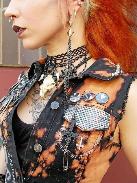 Pop Punk Fashion, Batman Outfits, Ornate Jewelry, Punk Rock Outfits, Battle Jacket, Hipster Outfits, Steampunk Clothing, Rock Punk, Mötley Crüe