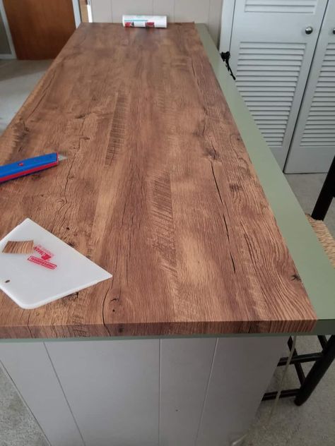 How I Updated a Countertop with Wood-Look Contact Paper Contact Paper Countertop, Kitchen Countertops Ideas, Diy Wood Countertops, Countertop Makeover, Kitchen Diy Ideas, Countertops Ideas, Countertops Diy, Diy Kitchen Countertops, Diy Countertops