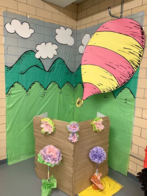 Oh The Places You'll Go Party, Dr Seuss Photo Booth, Preschool Graduation Theme, Dr Seuss Classroom Theme, Dr Seuss Decorations, End Of The Year Celebration, 1st Grade Crafts, Prek Graduation, Grad 2023