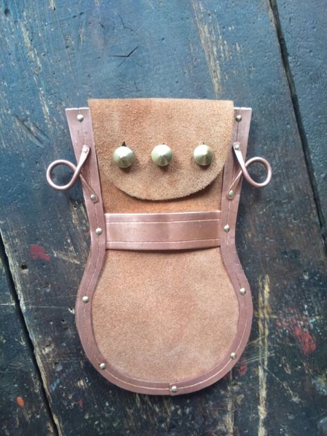 A new try of an lyra shaped coinpurse. I'm very proud of it. It's not easy, to create such purses!!! Viking Garb, Viking Reenactment, Leather Craft Patterns, Historical Reenactment, Viking Woman, Longchamp Le Pliage Backpack, Norse Vikings, Medieval Fashion, Leather Outfit