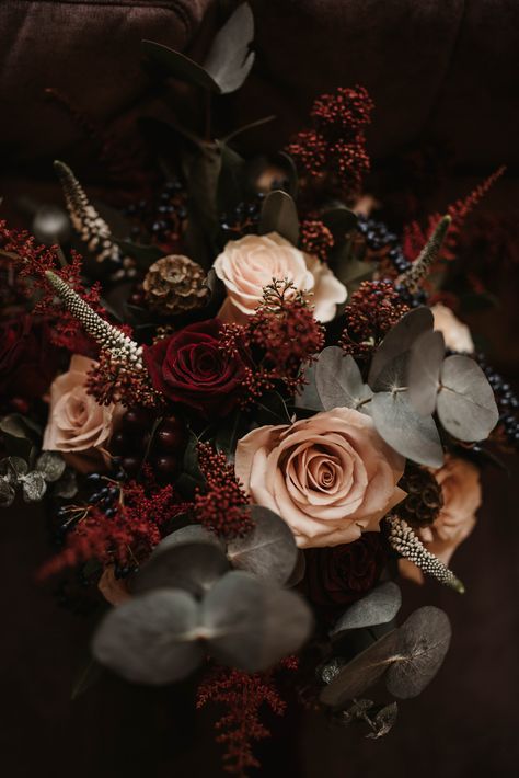 Moody Romantic Bridal Bouquet, Dark Bouquet Aesthetic, Moody Flower Bouquet, Dark Winter Wedding Aesthetic, Moody Romantic Wedding Color Palette, Dark Christmas Wedding, Dark Romantic Wedding Color Schemes, Deep Winter Aesthetic, Moody Rustic Wedding