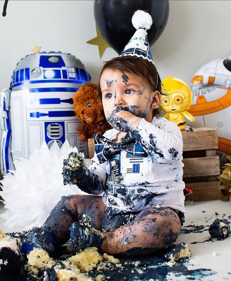 Star Wars Smash Cake, First Birthday Photoshoot, One Year Birthday, Star Wars Birthday Party, Birthday Inspo, Star Wars Christmas, Star Wars Birthday, First Birthday Photos, Birthday Themes