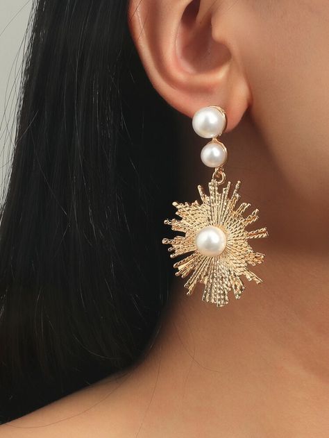 Aes Sedai, Cabinet Classic, Embellished Fashion, Flower Drop Earrings, Laser Cut Earrings, Pearl Decor, Bold Earrings, Bold Jewelry, Fall Earrings