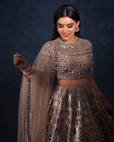 Hairstyles On Gown, Lehenga Outfit, Reception Couple, Function Dress, Ankita Sharma, Engagement Jewellery, Bride Reception Dresses, Indian Wedding Makeup, Haldi Outfits