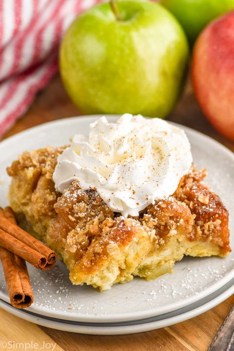 Apple French Toast Casserole combines my apple pie filling and my French toast casserole for a brunch recipe everyone will fall in love with. Apple Pie French Toast Bake, Apple Pie French Toast, Apple French Toast Casserole, Apple French Toast, Overnight French Toast, Canned Apples, Toast Casserole, Apple Pie Filling, Brunch Recipe