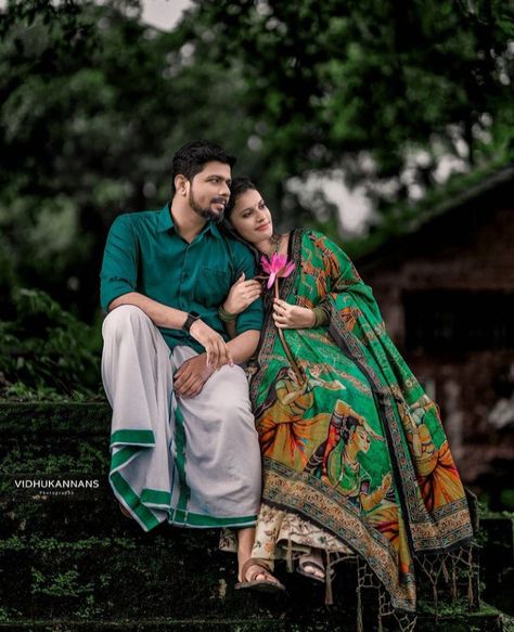 Temple Wedding Photography, Pre Wedding Photoshoot Props, Maternity Photography Poses Couple, Indian Wedding Poses, Pre Wedding Photoshoot Outfit, Wedding Photoshoot Props, Pre Wedding Shoot Ideas, Indian Wedding Couple Photography, Pre Wedding Photoshoot Outdoor