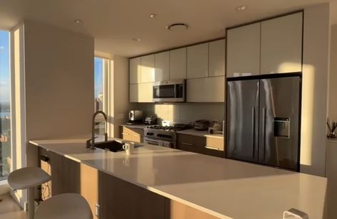 Dr Apartment Shifting, Mai Phammy Apartment, Highrise Apartment Kitchen, Shifting Apartment Ideas, Hj Evelyn Apartment, My Dream Apartment, La Apartment Kitchen, Apartment Kitchen Nyc, Nice Apartments Interior