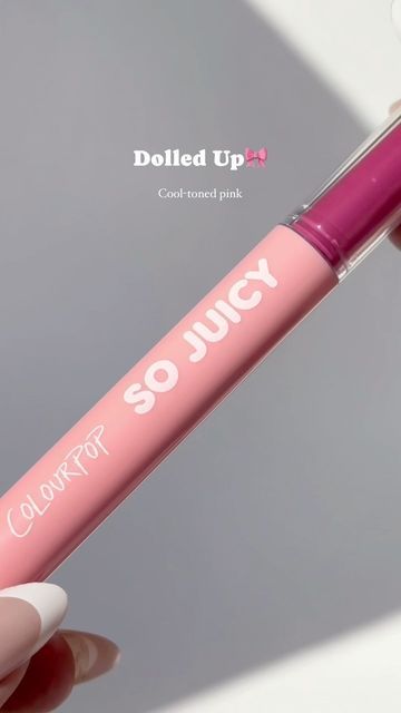 Divya | Beauty Addict & Skincare Savvy✨🧿 on Instagram: "✨Pucker up with the ultimate lip treat!🎀💓 ‌ COLOURPOP So Juicy Plumping Gloss Balm in “Dolled Up” is here to give you a super juicy pout with a hint of buildable color. 🩷 ‌ 💋Infused with Hyaluronic Acid, Tucuma Butter, Ginger, Ceramides, and Peptides, this hybrid gloss balm hydrates like a lip balm, shines like a gloss, and visibly plumps your lips. 🌟 Experience the comfy, non-sticky formula for the ultimate plumping effect and smooth lip lines. ‌ PR/Gifted; @colourpopcosmetics #colourpopcosmetics #cppartner #CPSummerFavs #juicylips #pinkmakeup #pinklips ‌ 𝐏𝐥𝐞𝐚𝐬𝐞 𝐝𝐨 𝐧𝐨𝐭 𝐮𝐬𝐞/𝐫𝐞𝐩𝐨𝐬𝐭 𝐨𝐫 𝐮𝐬𝐞 𝐰𝐢𝐭𝐡𝐨𝐮𝐭 𝐩𝐞𝐫𝐦𝐢𝐬𝐬𝐢𝐨𝐧. ‌ Tags: . . . . 𝙰𝚜 𝚊 𝚋𝚎𝚊𝚞𝚝𝚢 𝚒𝚗𝚏𝚕𝚞𝚎𝚗𝚌𝚎𝚛, 𝙸 𝚜𝚑𝚊𝚛𝚎 𝚖𝚊𝚗𝚢 Peach Makeup, Makeup News, Red Makeup, Texture Photography, Colourpop Cosmetics, The Comfy, Juicy Lips, Makeup Must Haves, Affordable Makeup