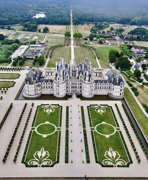 Pirate Castle, Chambord Castle, Medieval Cities, Castle Exterior, Castle Aesthetic, Architectural Engineering, Chateau France, Castle House, Beautiful Castles