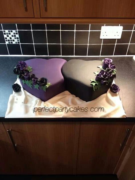 Purple/black Wedding Cakes Purple, Purple Black Wedding, Cakes Purple, Wedding Cakes Simple, Gothic Wedding Cake, Gothic Cake, Cakes Simple, Shaped Cakes, Purple Wedding Cakes