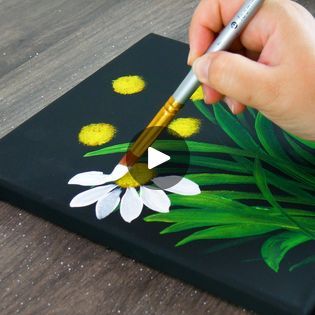 Daisy Flower Art, Satisfying Art, Painting 101, Art Of Painting, Black Canvas Art, Painting Flowers Tutorial, Flowers Daisy, Crafts Painting, Daisy Art