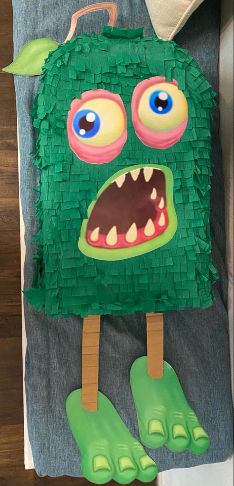 Piñata made from printables, cardboard, tape, glue sticks, and streamers #mysingingmonsters My Singing Monsters Party Ideas, My Singing Monsters Cake, My Singing Monsters Birthday Party, My Singing Monsters Birthday, Monster Pinata, Fnaf Crafts, Monster Decorations, My Singing Monsters, Harry Birthday