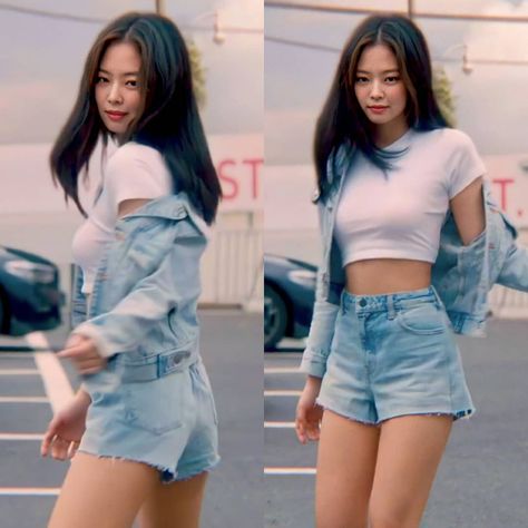 3,310 Me gusta, 17 comentarios - BLΛƆKPIИK 𝐉𝐄𝐍𝐍𝐈𝐄 (제니) (@starjendeukie) en Instagram: "Best body 🔥🔥  #JENNIE_GalaxyNote20 #KTxJENNIERedNote #JENNIE #제니 . . . . . . . . Tag…" Short Outfits Korean, Jeans Outfit Korean, Short Pants Girl, Blackpink Outfits, Jean Short Outfits, Denim Shorts Outfit, Outfit Korean, Kawaii Fashion Outfits, Best Body