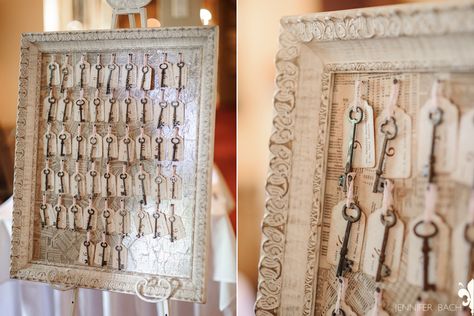 picture of guest seating chart with keys - Bing Images Rustic Seating Charts, Wedding Invitations With Pictures, Diy Seating, Wedding Reception Seating, Theme Harry Potter, Garden Wedding Invitations, Wedding Display, Skeleton Keys, Rustic Wedding Diy