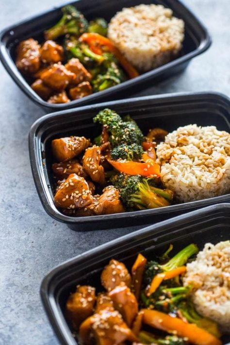 https://sweetpeasandsaffron.com/meal-prep-lunch-recipes-400-calories/ Chicken And Broccoli Meal Prep, Quick Teriyaki Chicken, Teriyaki Chicken And Broccoli, Broccoli Meal Prep, Broccoli Meal, 400 Calorie Meals, Healthy Lunch Meal Prep, Broccoli Recipe, Chicken Easy