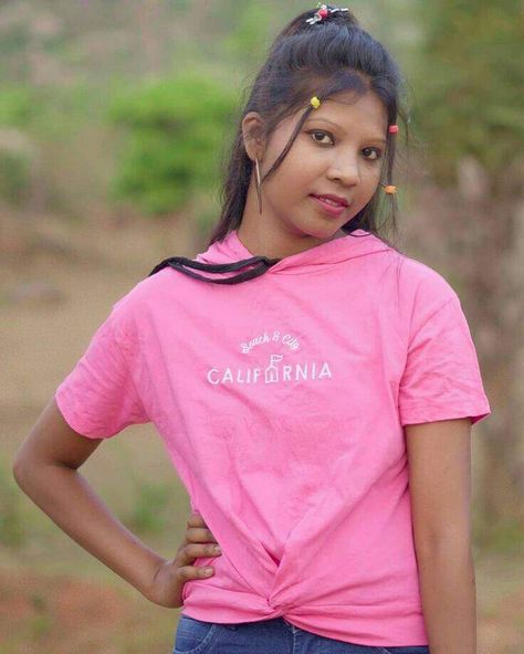 Sonakhi hembram || santali artist || #santali Santali Photo, East Godavari, Best Photo Editing Software, Dj Photos, Photo Editing Software, Editing Software, Love Wallpaper, Bollywood Fashion, Picture Photo