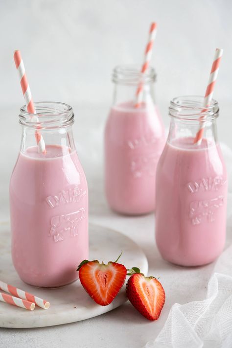 Homemade Strawberry Milk, Freeze Strawberries, Cranberry Orange Cookies, Strawberry Drinks, Strawberry Birthday, 3 Ingredient Recipes, Strawberry Syrup, Homemade Tacos, Peanut Butter Fudge