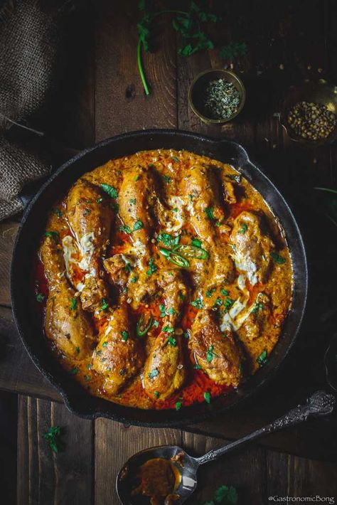 Chicken Handi (Restaurant Style Murgh Handi) - Gastronomic BONG Hyderabadi Wedding, Wedding Chicken, Methi Chicken, Chicken Handi, Indian Vegetarian Recipes, Chicken Fry, Indian Chicken Recipes, Indian Chicken, Thai Street Food